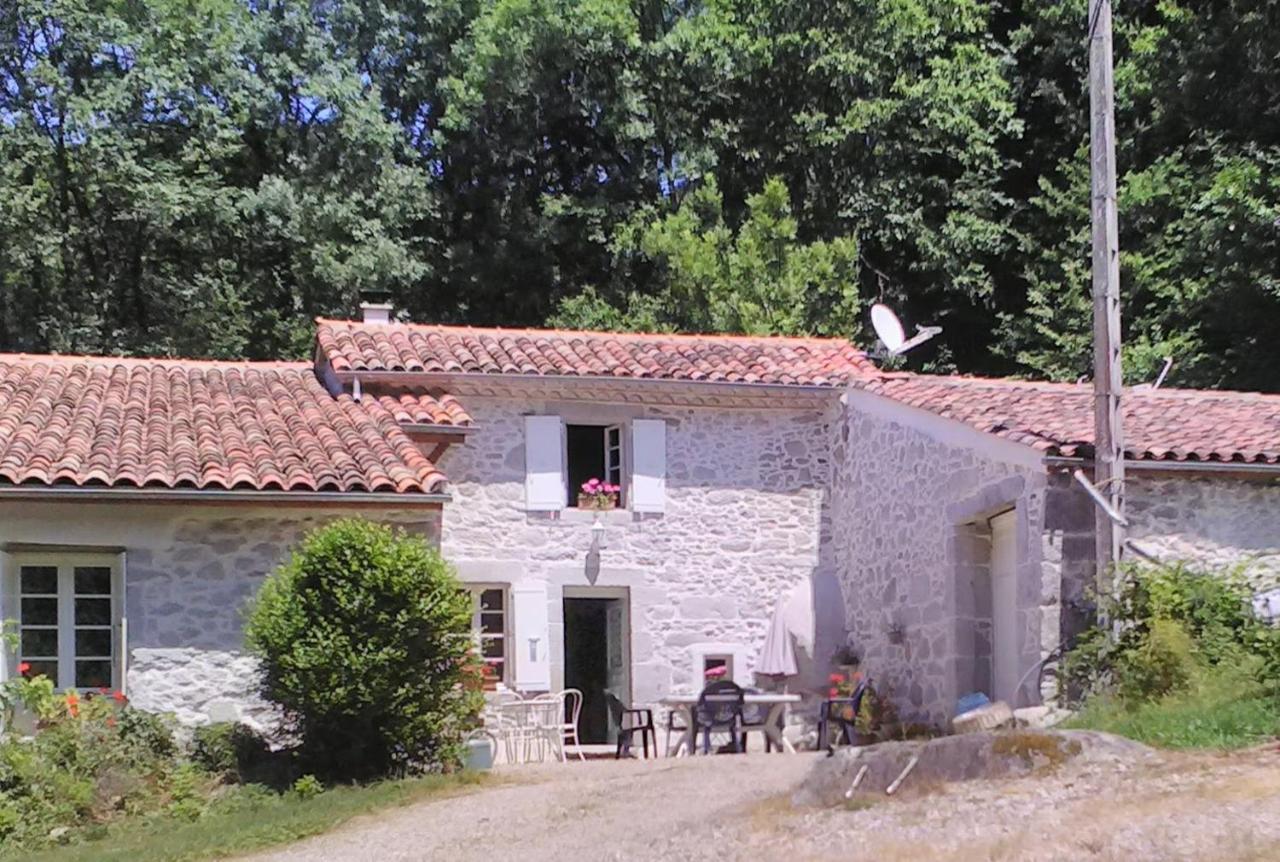 Gite Le Coumis 1370 Saint-Salvy-de-la-Balme Bagian luar foto